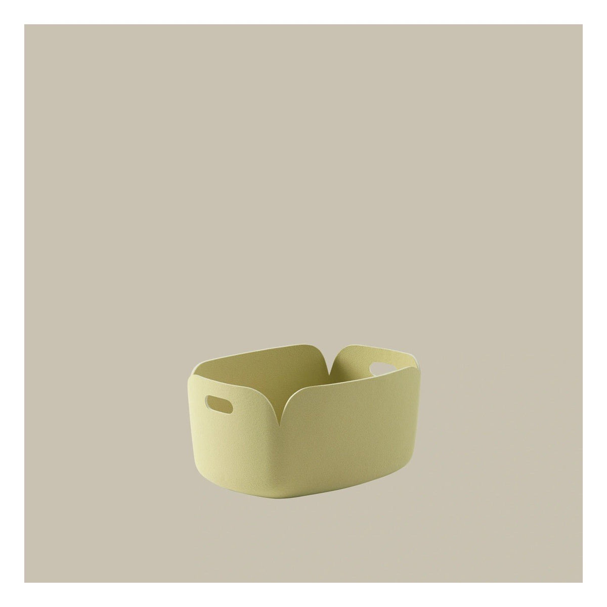 Panier de rangement recyclé beige vert 48x35cm Restore - Muuto - The Cool Republic