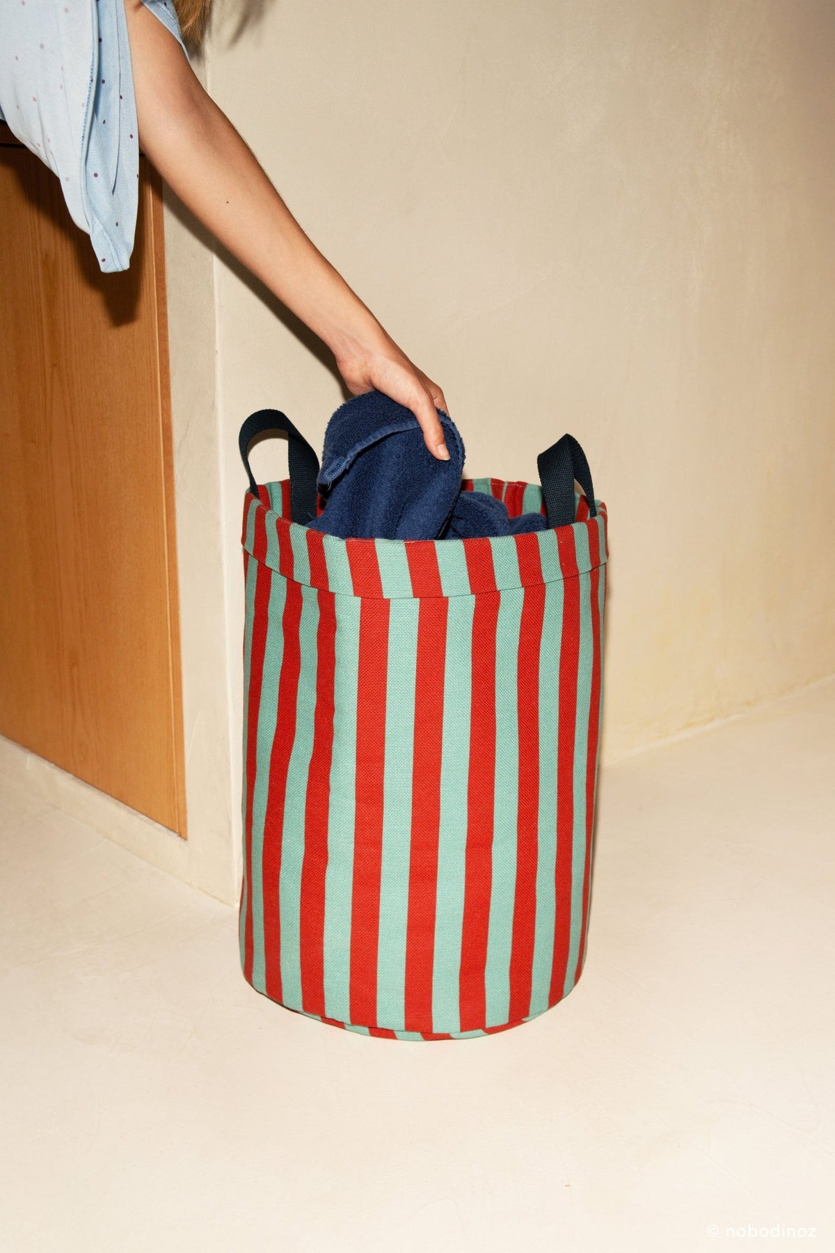 Panier de rangement rond en coton bio à rayures rouge et vert 36 x 47 cm - Nobodinoz - The Cool Republic