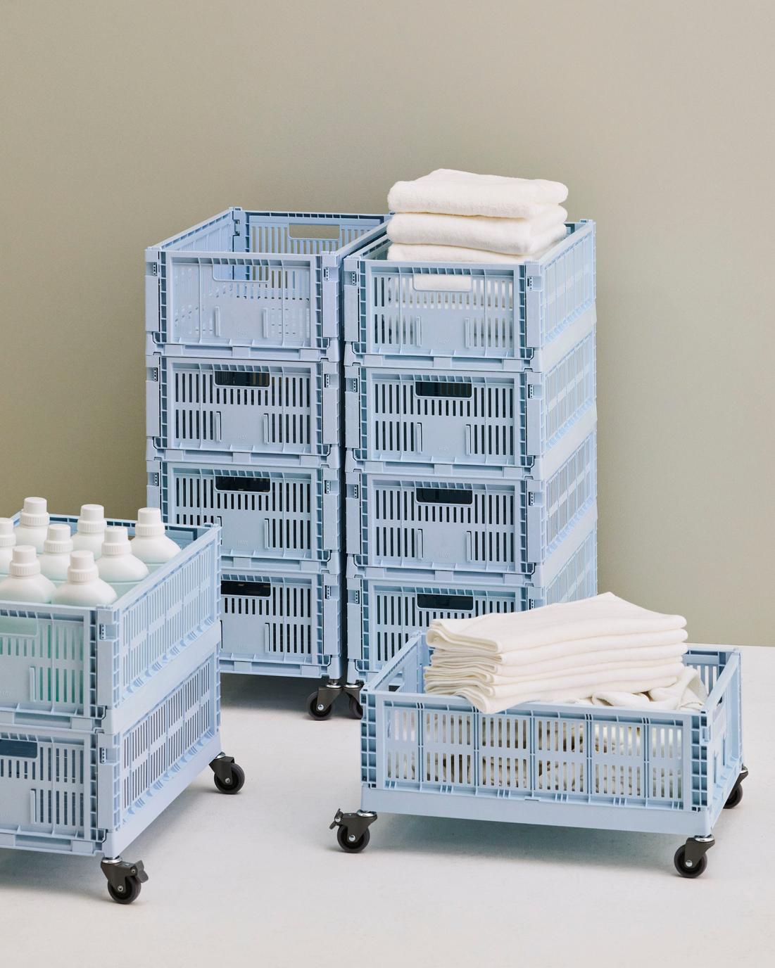 Panier en plastique recyclé bleu ciel 26,5 x 17 x 10,5 cm Colour Crate - HAY - The Cool Republic
