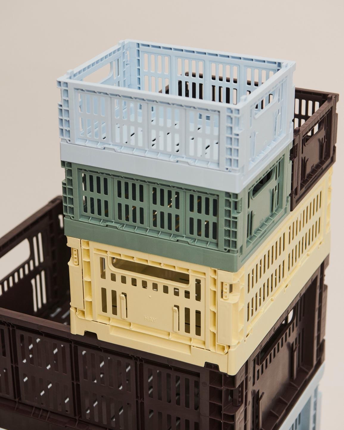 Panier en plastique recyclé bleu ciel 26,5 x 34,5 x 14 cm Colour Crate - HAY - The Cool Republic