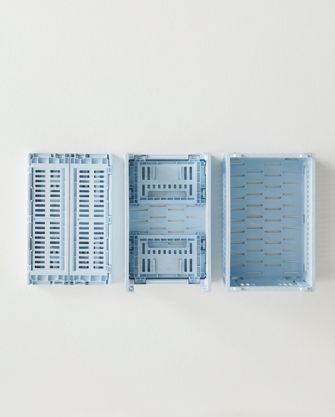 Panier en plastique recyclé bleu ciel 26,5 x 34,5 x 14 cm Colour Crate - HAY - The Cool Republic