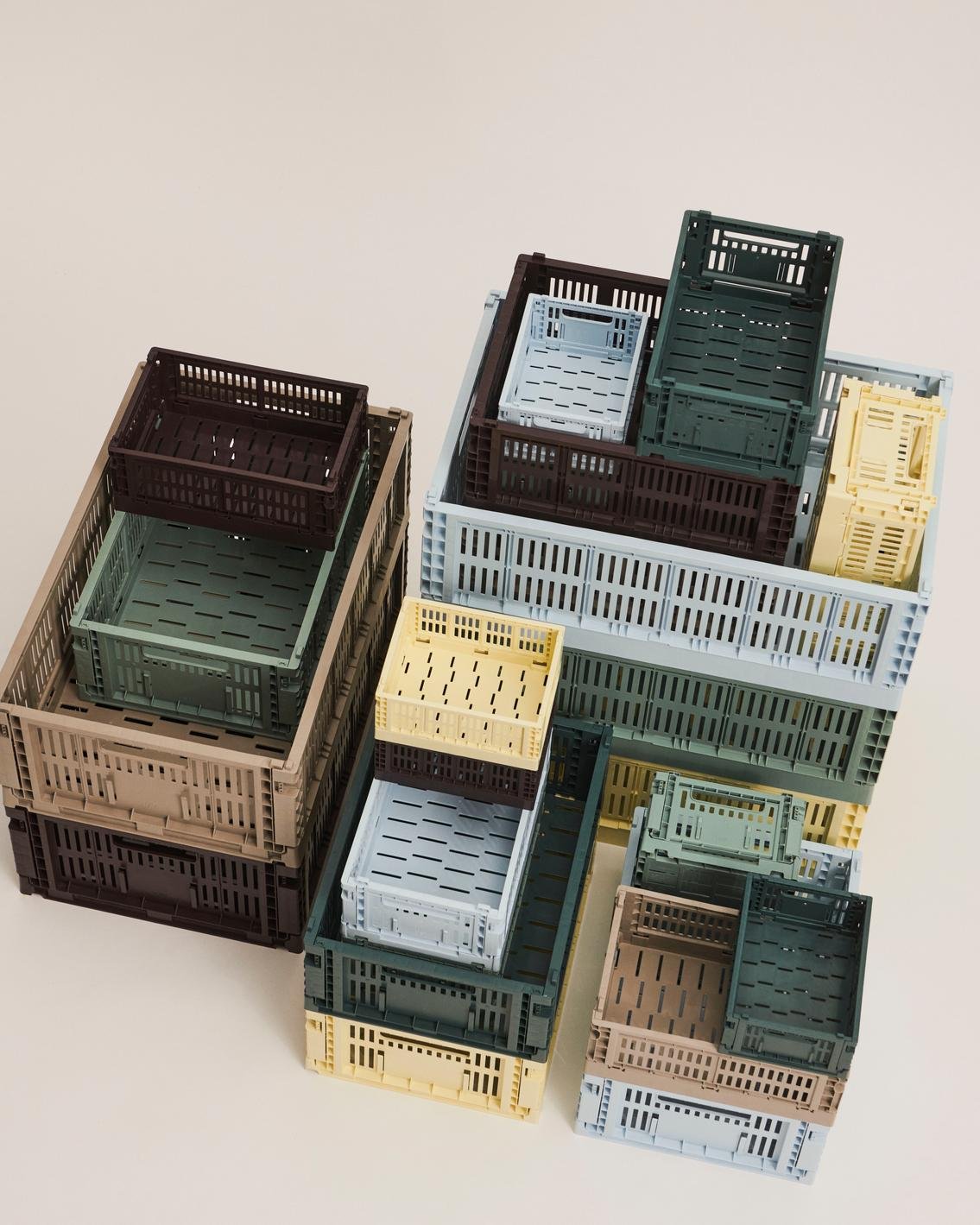 Panier en plastique recyclé bleu ciel 26,5 x 34,5 x 14 cm Colour Crate - HAY - The Cool Republic