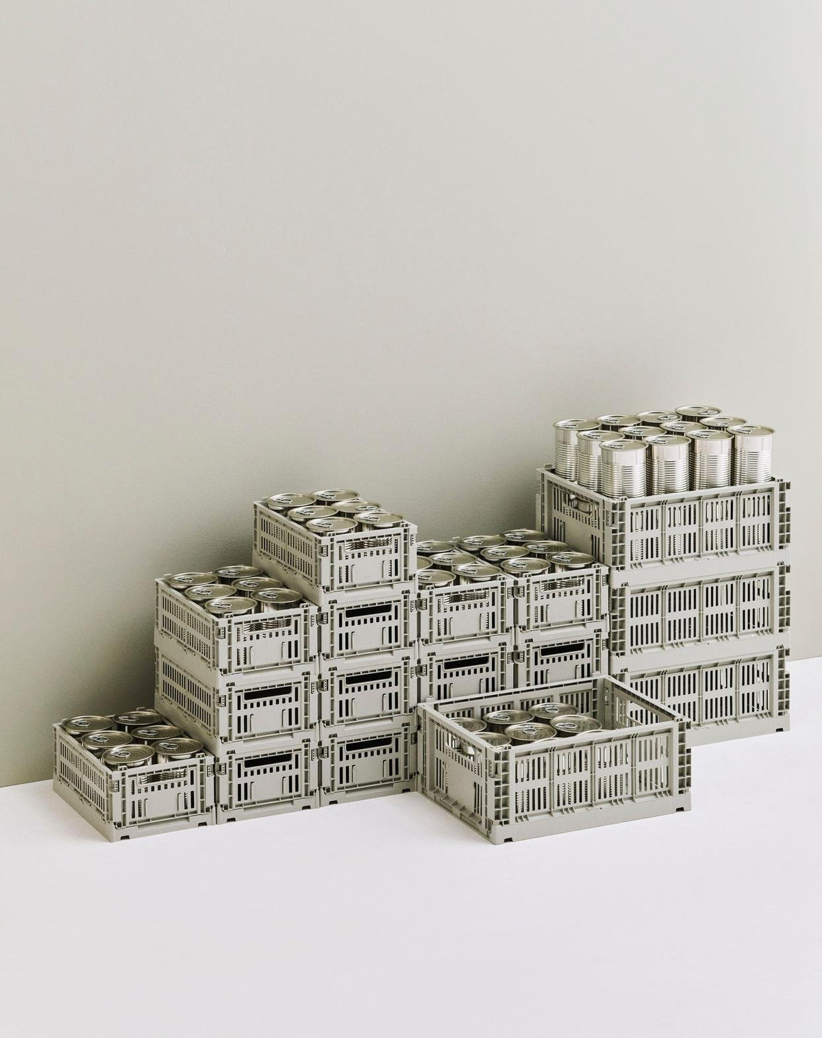 Panier en plastique recyclé gris 26,5 x 34,5 x 14 cm Colour Crate - HAY - The Cool Republic