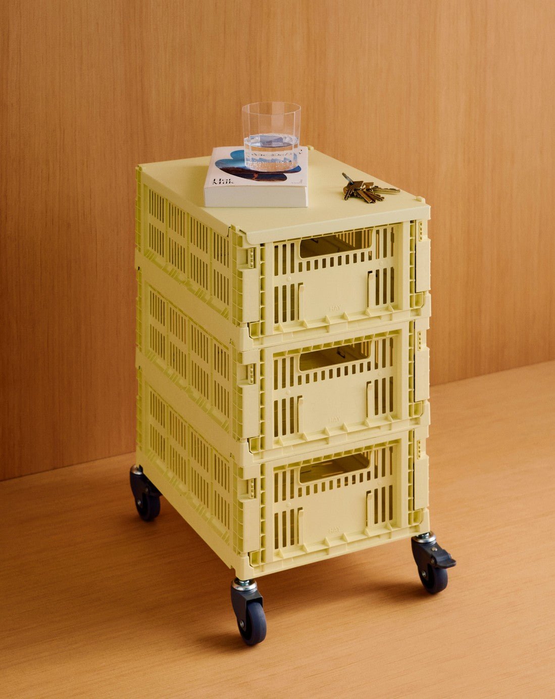 Panier en plastique recyclé jaune clair 26,5 x 17 x 10,5 cm Colour Crate - HAY - The Cool Republic