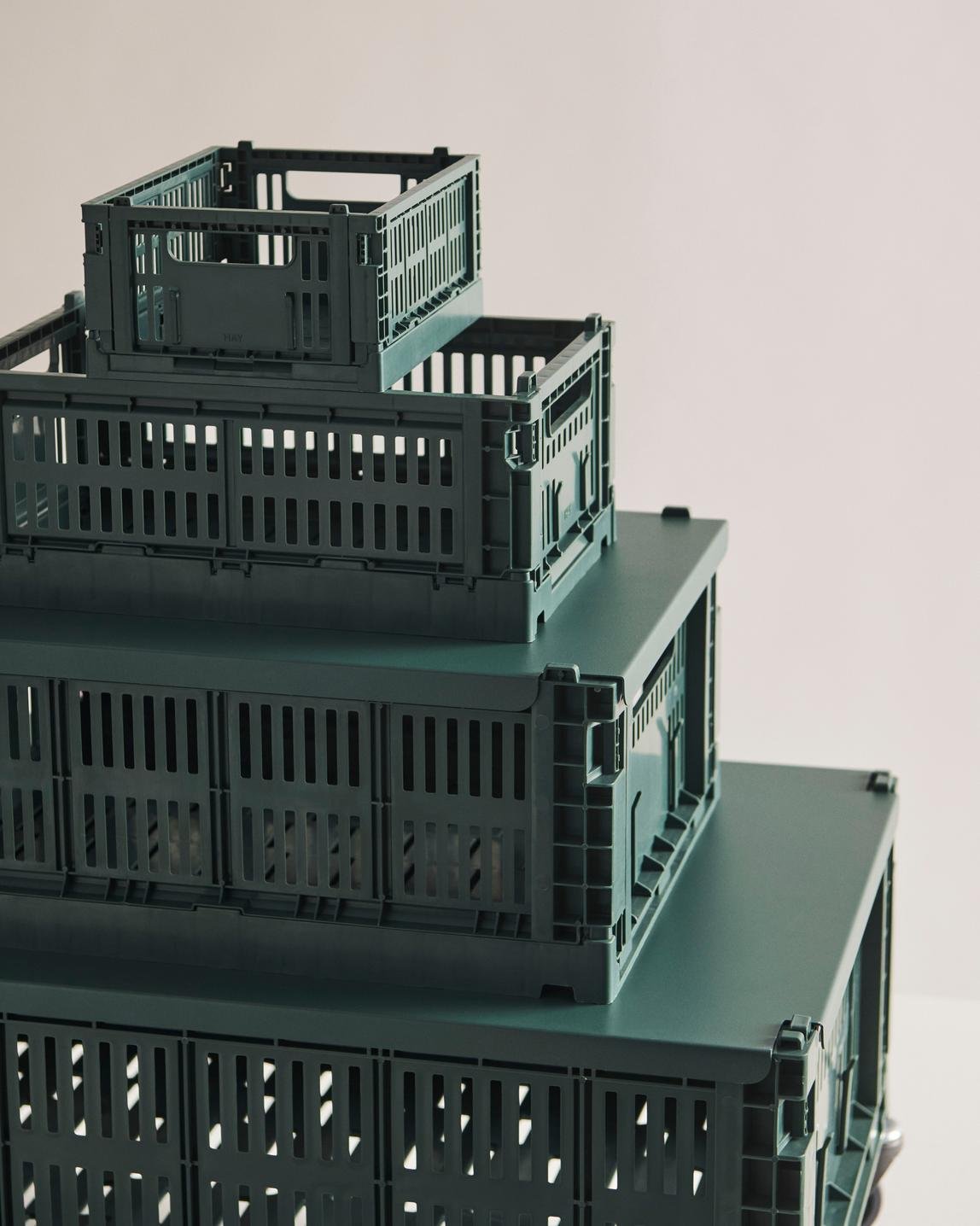 Panier en plastique recyclé vert foncé 26,5 x 34,5 x 14 cm Colour Crate - HAY - The Cool Republic