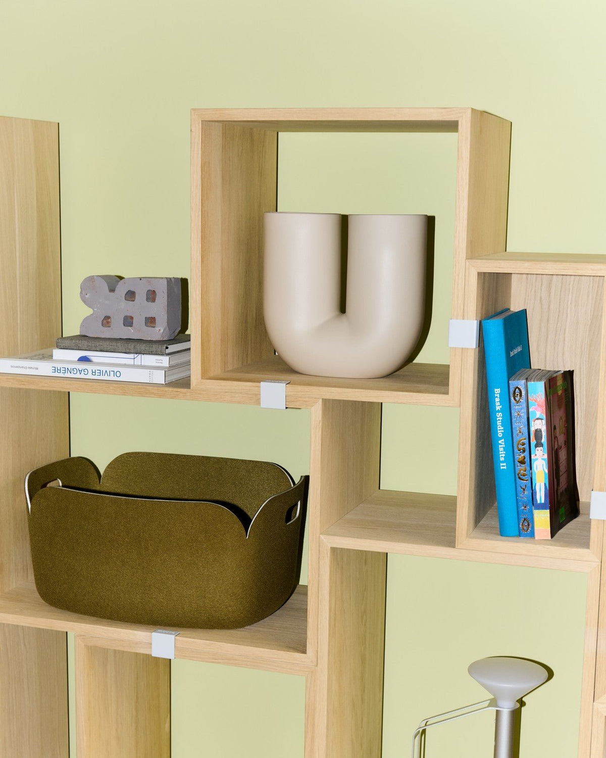 Panier rectangulaire marron vert Restore - Muuto - The Cool Republic