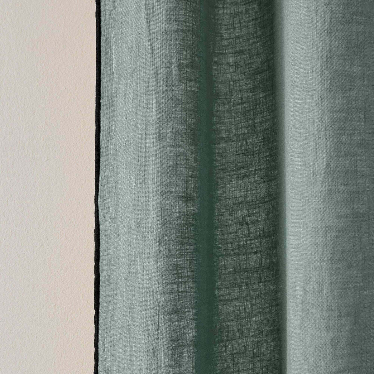 Panel Carlina blue grey and black bumblebee - Madura - The Cool Republic