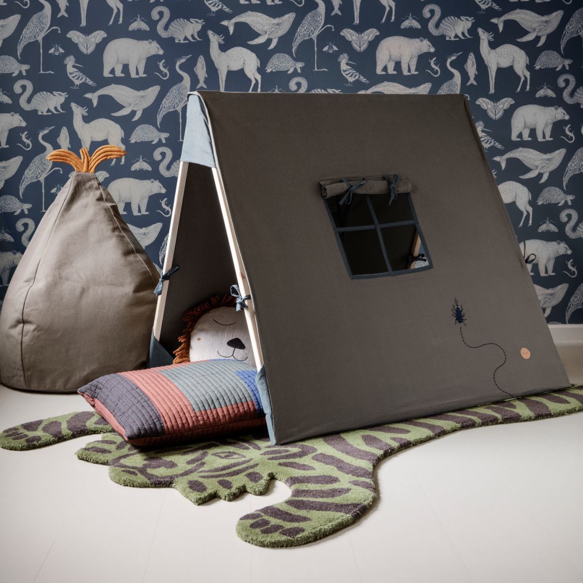 Papier peint animaux bleu Katie Scott - Ferm Living - The Cool Republic