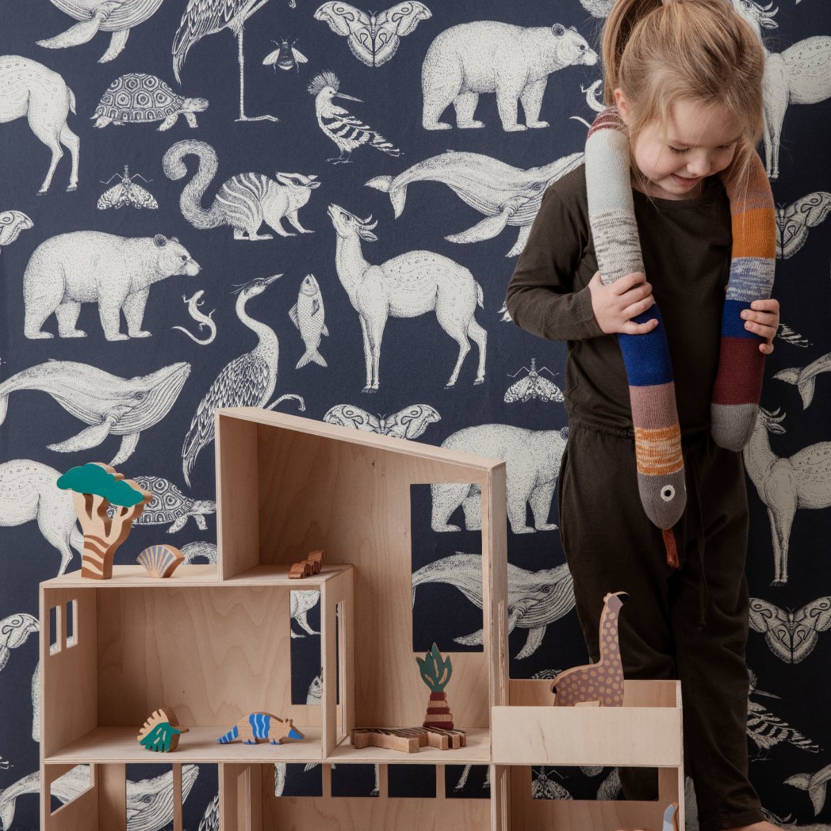 Papier peint animaux bleu Katie Scott - Ferm Living - The Cool Republic