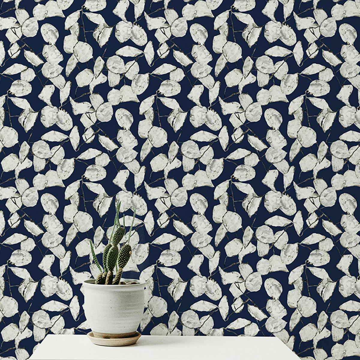 Papier peint bleu marine Monnaie de Pape Raccordable - Edito - The Cool Republic