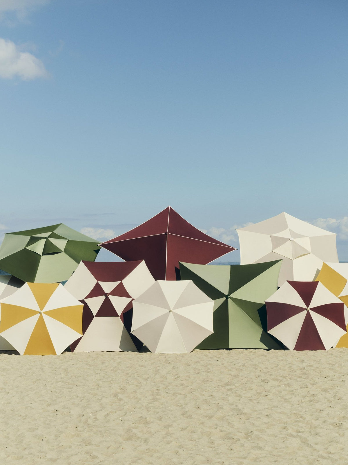 Parasol hexagonal vert et vert foncé 300x300x240cm Terrazza - HAY - The Cool Republic