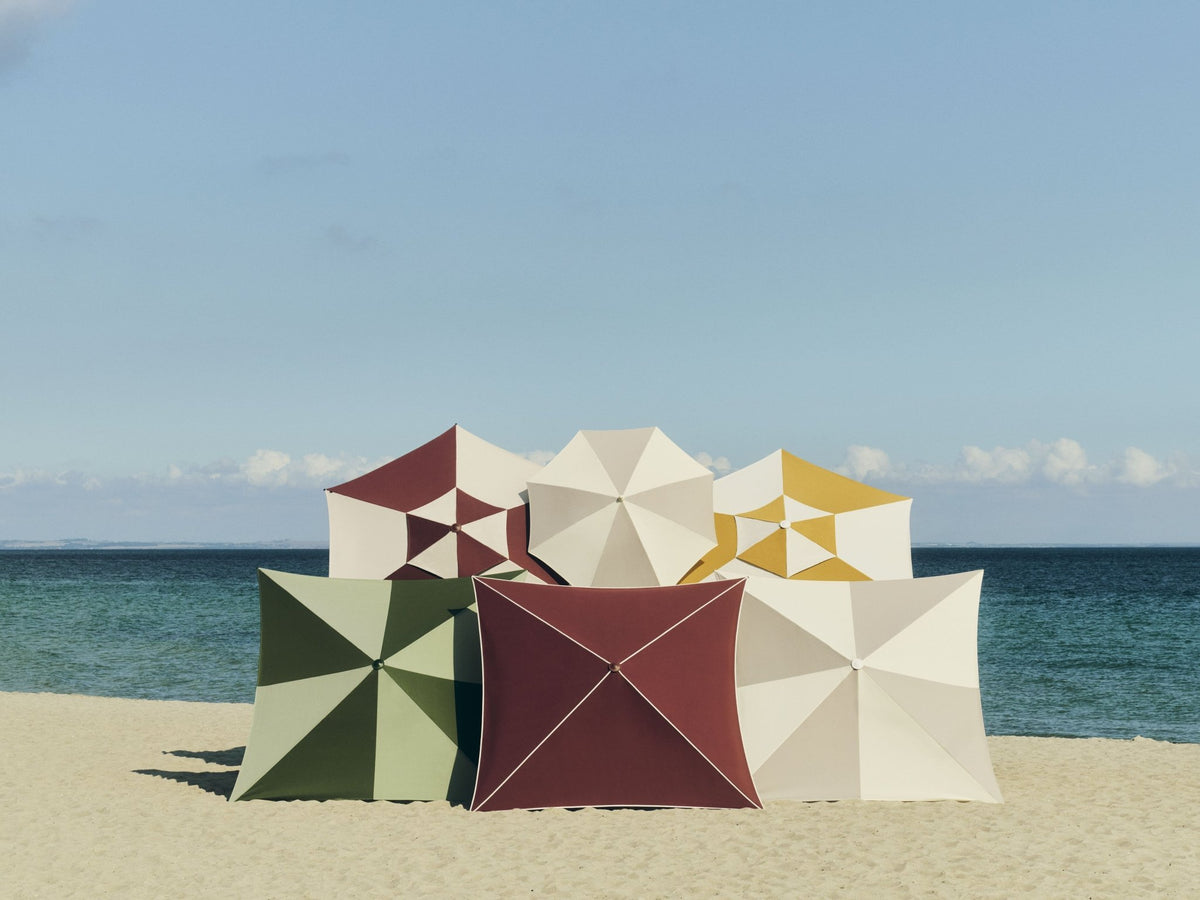 Parasol octogonal blanc cassé et gris 200x200x223cm Terrazza - HAY - The Cool Republic