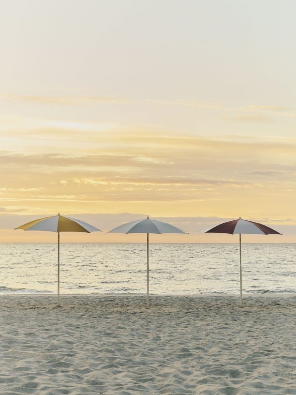 Parasol octogonal blanc cassé et gris 200x200x223cm Terrazza - HAY - The Cool Republic