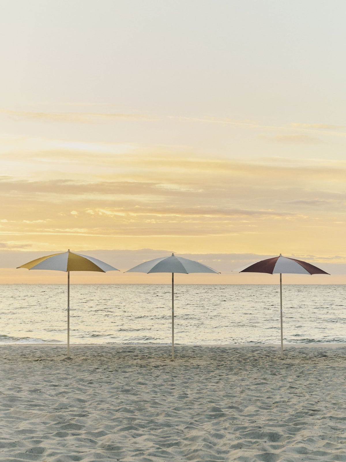 Parasol octogonal jaune et blanc 200x200x223cm Terrazza - HAY - The Cool Republic