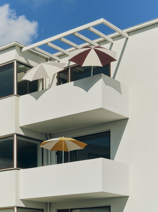 Parasol octogonal jaune et blanc 200x200x223cm Terrazza - HAY - The Cool Republic