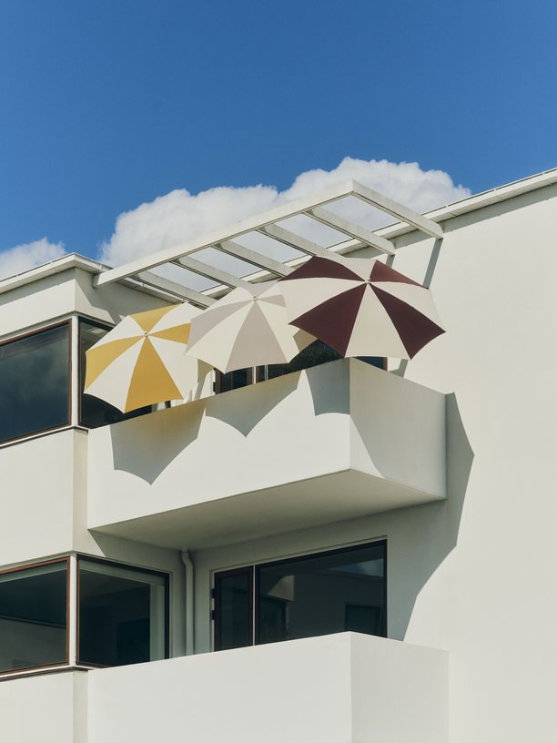 Parasol octogonal jaune et blanc 200x200x223cm Terrazza - HAY - The Cool Republic