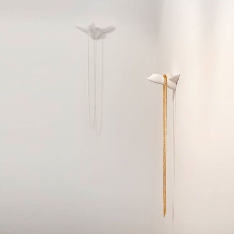 Patère en béton argenté Oiseau - Thomas Poganitsch - The Cool Republic