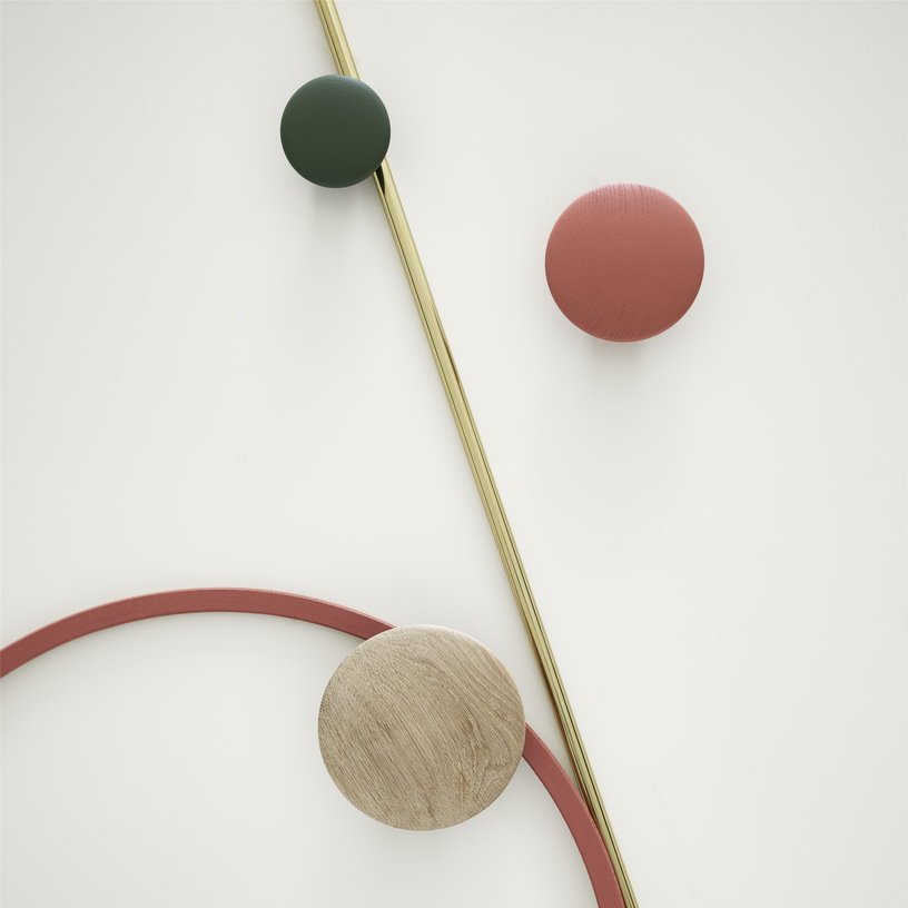Patère ronde en bois bleu foncé 13 cm The Dots - Muuto - The Cool Republic