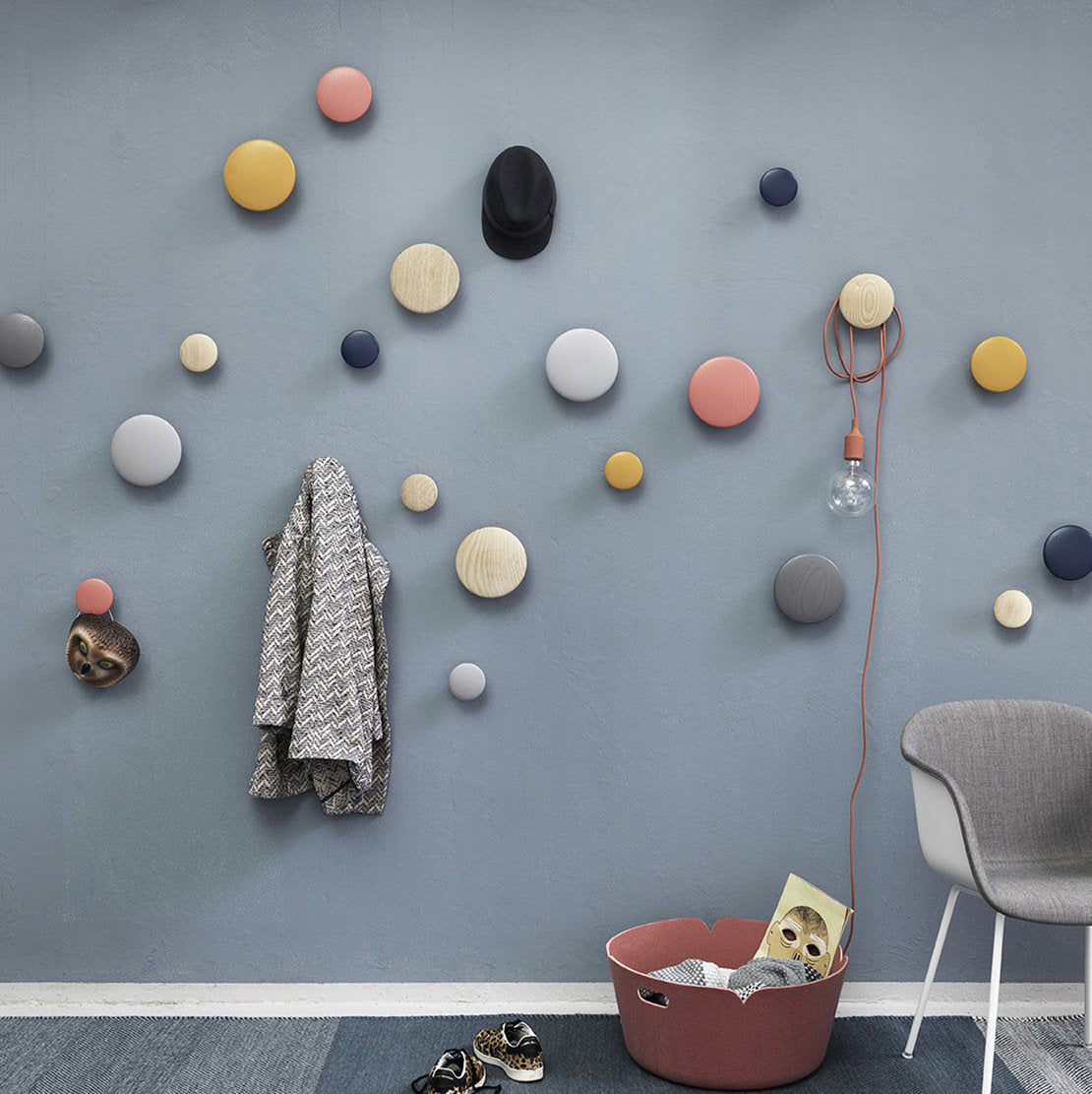 Patère ronde en bois noir 13 cm The Dots - Muuto - The Cool Republic