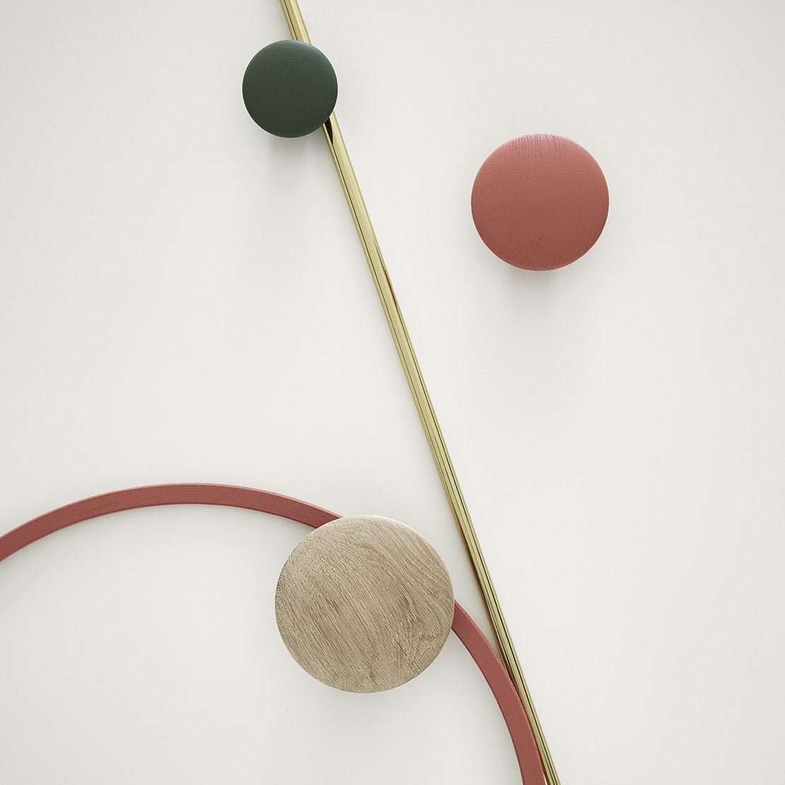Patère ronde en bois noir 17 cm The Dots - Muuto - The Cool Republic
