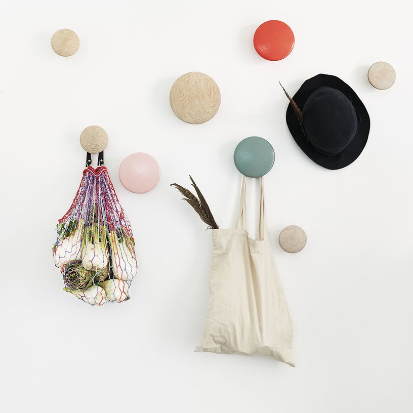 Patère ronde en bois noir 17 cm The Dots - Muuto - The Cool Republic