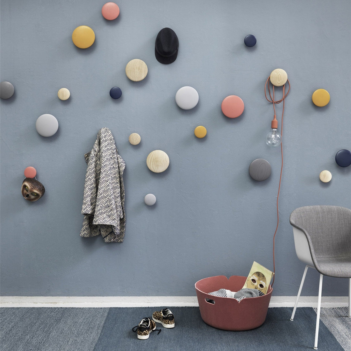 Patère ronde en bois vert mousse 13 cm The Dots - Muuto - The Cool Republic