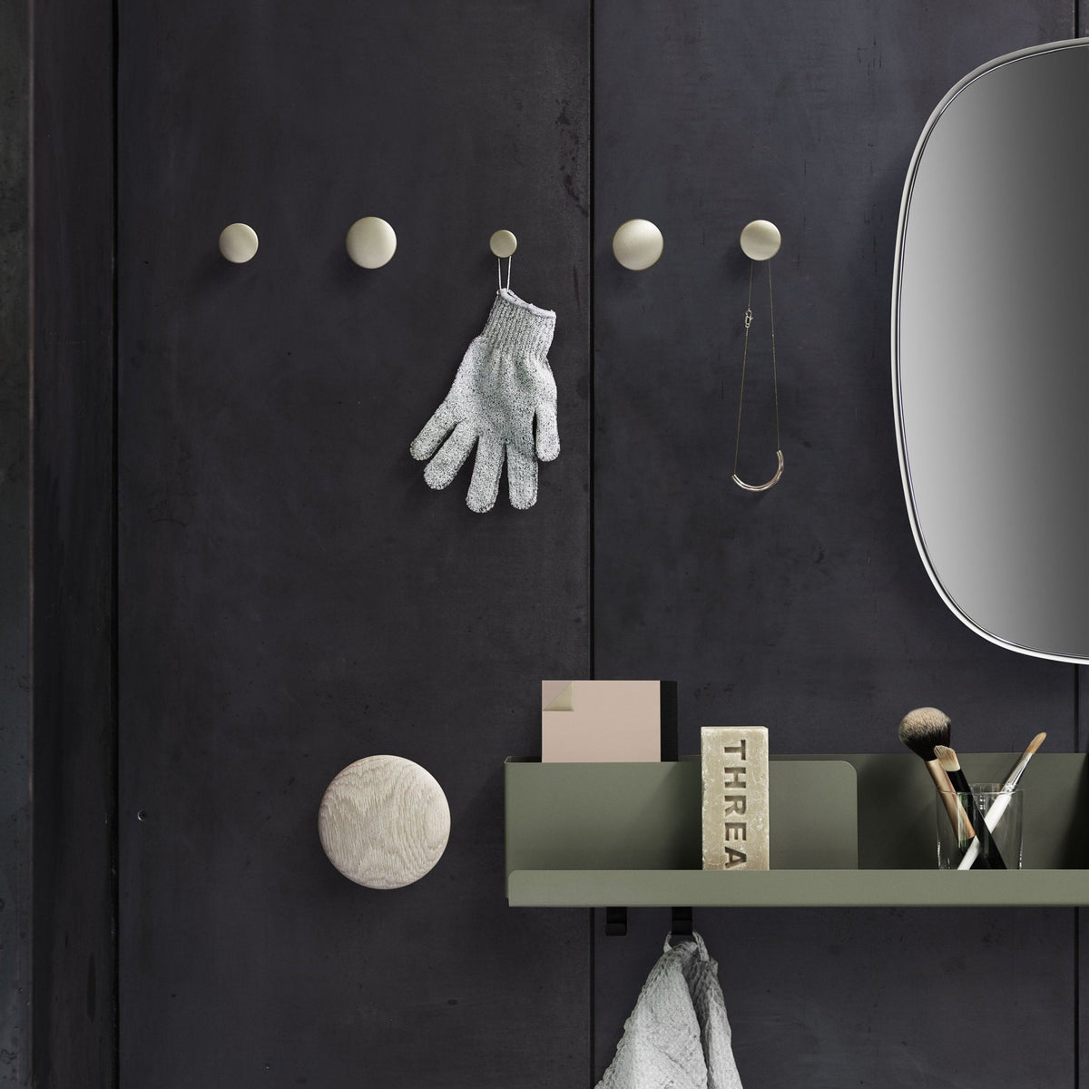 Patère ronde en métal doré 5 cm The Dots - Muuto - The Cool Republic