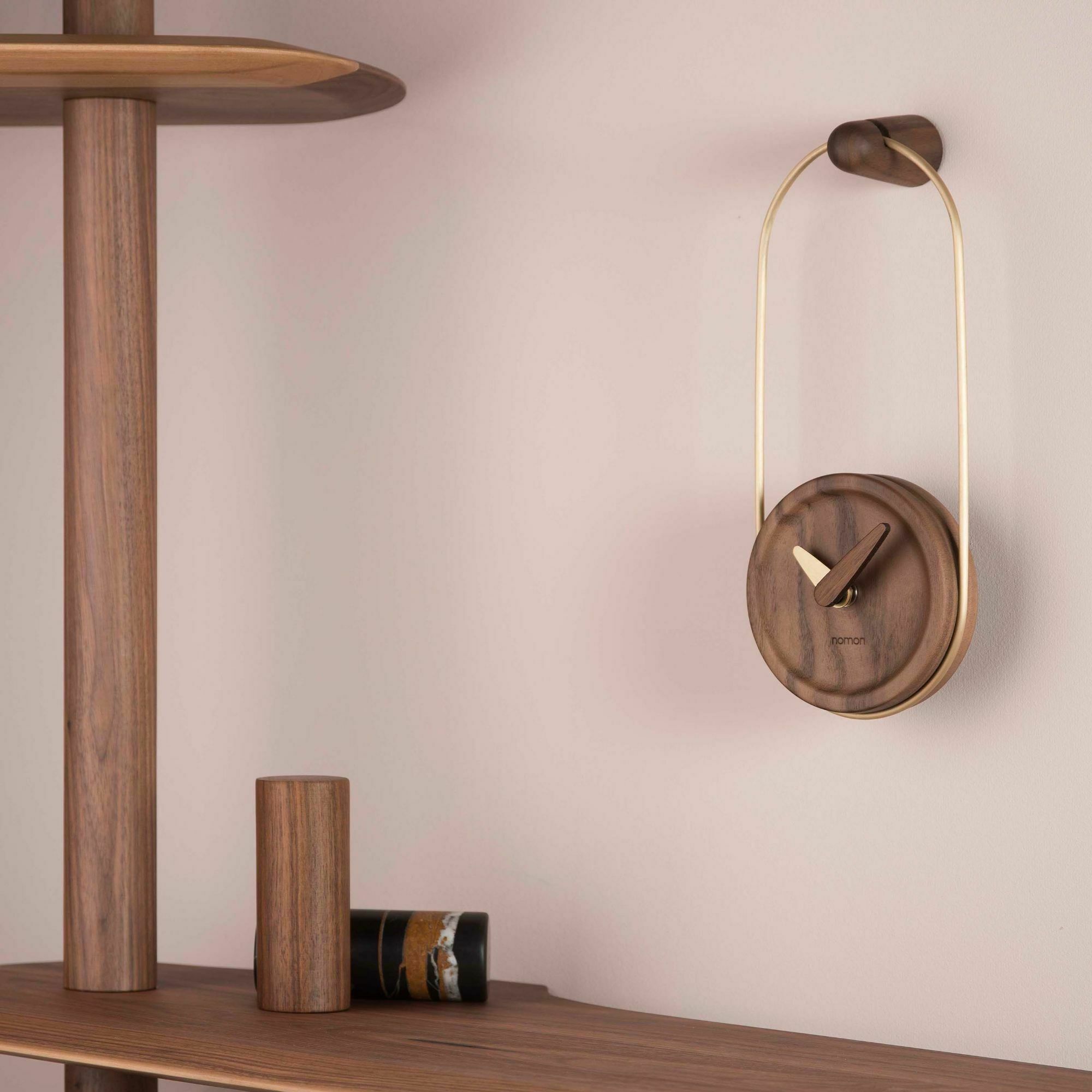 Pendule en chêne et laiton Micro Eslabón - Nomon - The Cool Republic