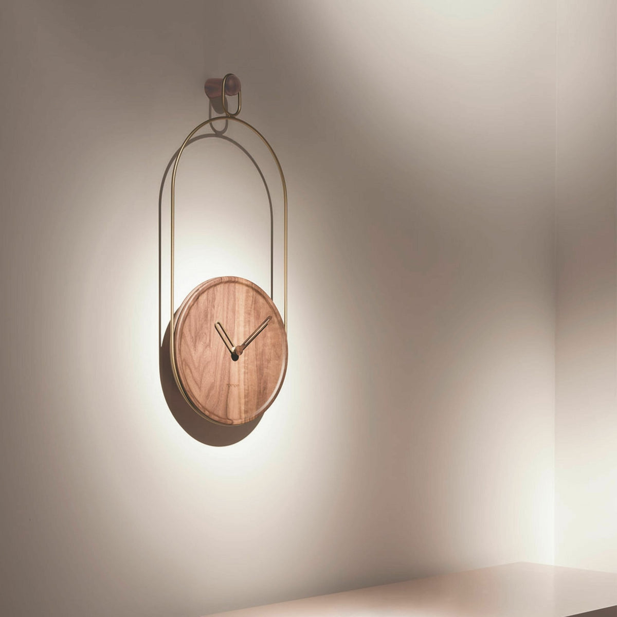 Pendule en noyer et laiton Eslabón G - Nomon - The Cool Republic