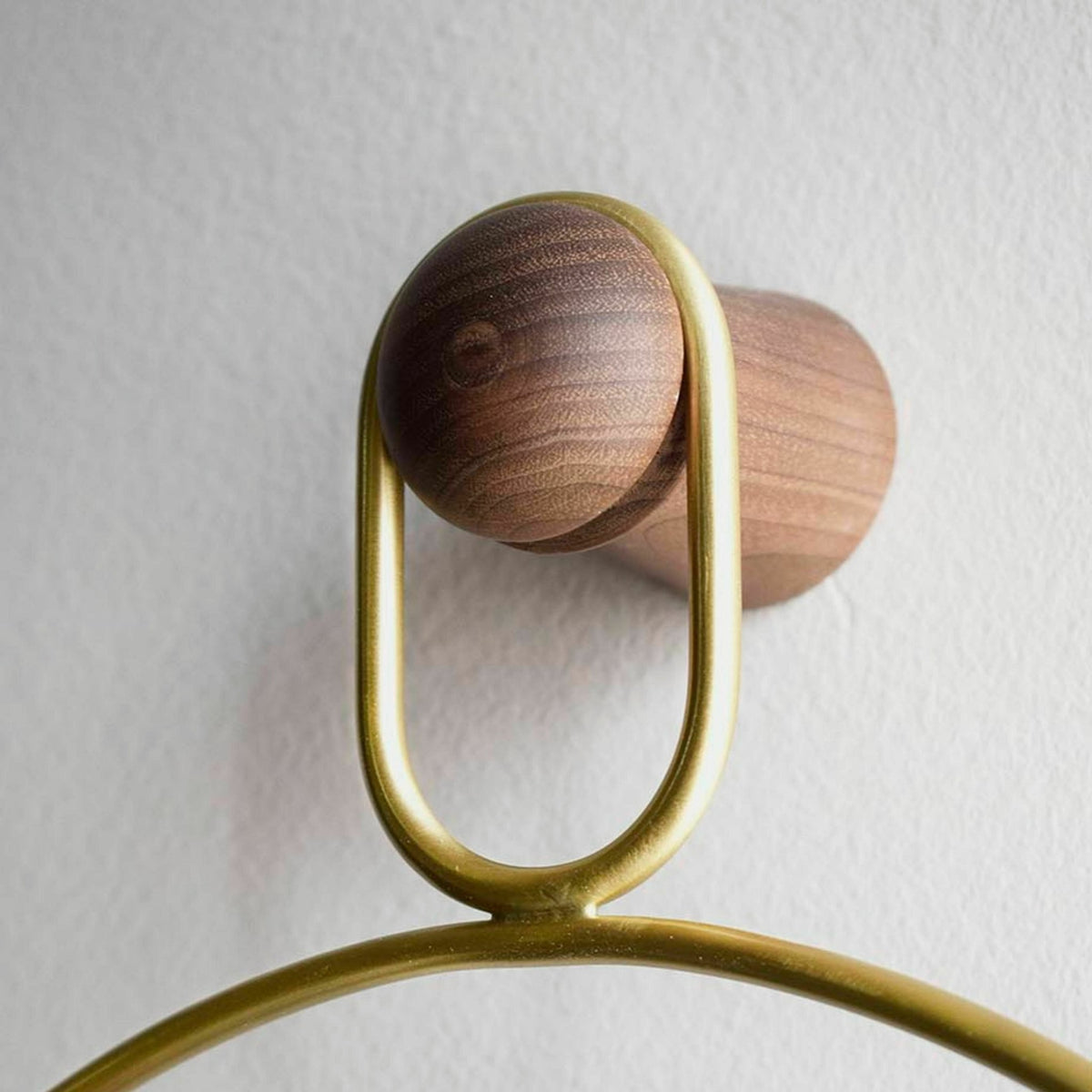 Pendule en noyer et laiton Eslabón G - Nomon - The Cool Republic