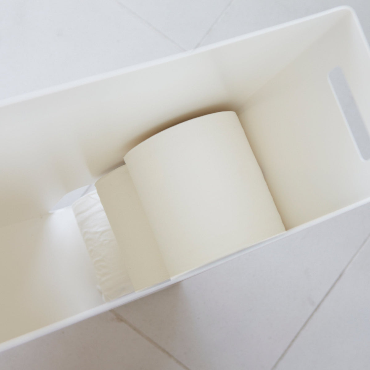 Petit meuble de rangement à papier toilette blanc - Yamazaki - The Cool Republic