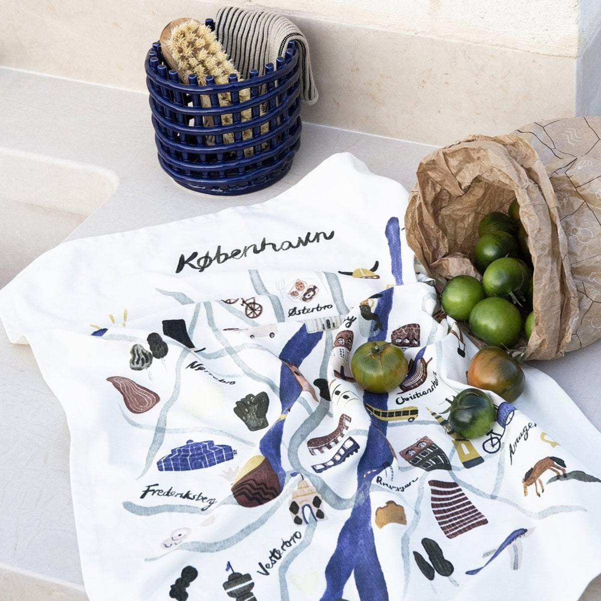 Petit panier bleu en céramique - Ferm Living - The Cool Republic