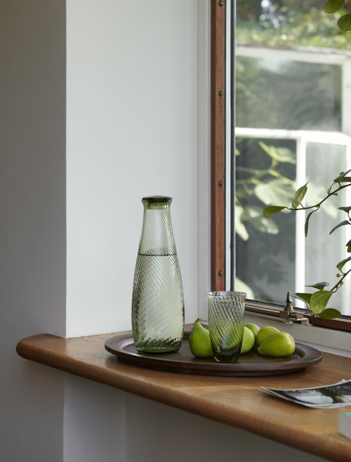 Small black lacquered oak tray Collect - &tradition - The Cool Republic