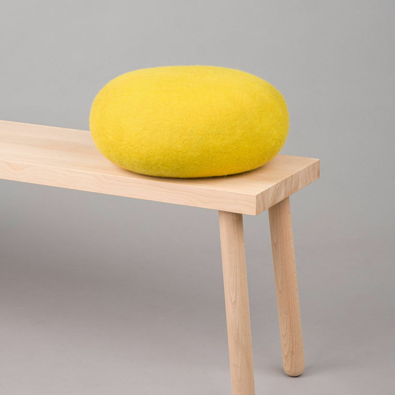 Petit pouf rond en laine vert - jaune S Kata - myfelt - The Cool Republic