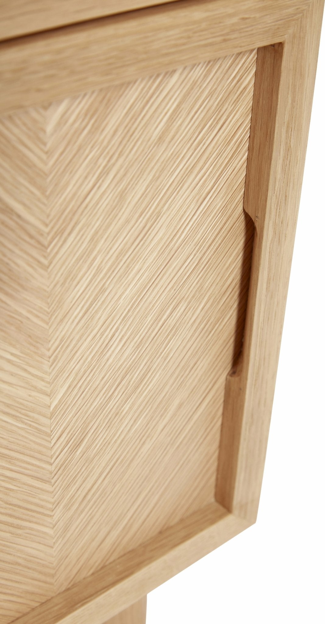Petite commode en chêne naturel et aux motifs chevron - Hübsch - The Cool Republic