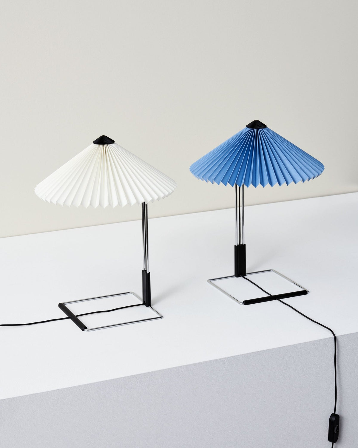 Petite lampe de table lavande et acier miroir Matin - HAY - The Cool Republic