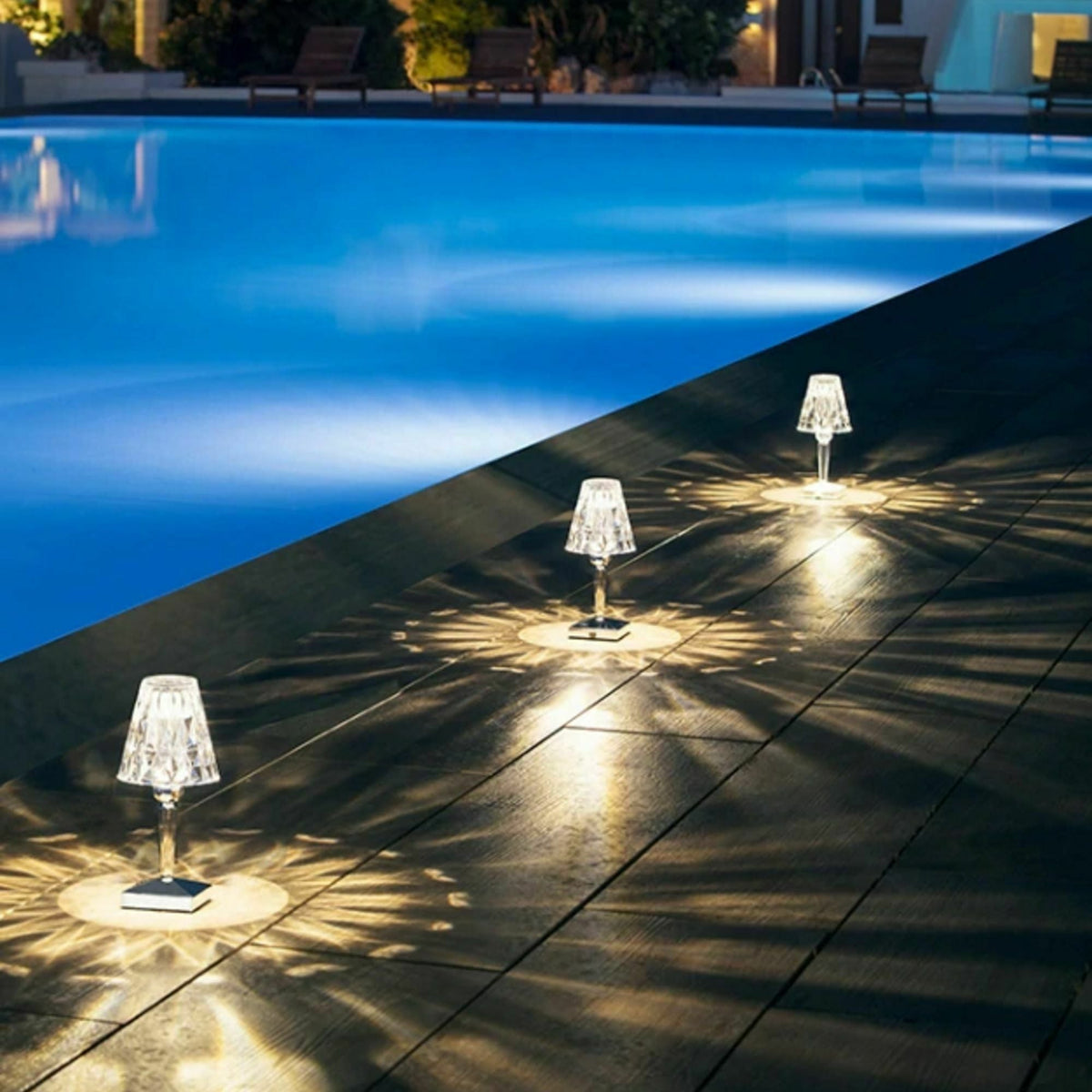 Petite lampe sans fil LED argentée Battery - Kartell - The Cool Republic