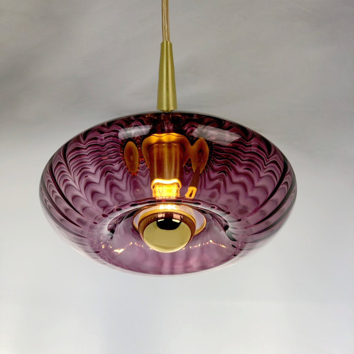 Petite suspension en verre vert émeraude Grace - Elements Lighting - The Cool Republic