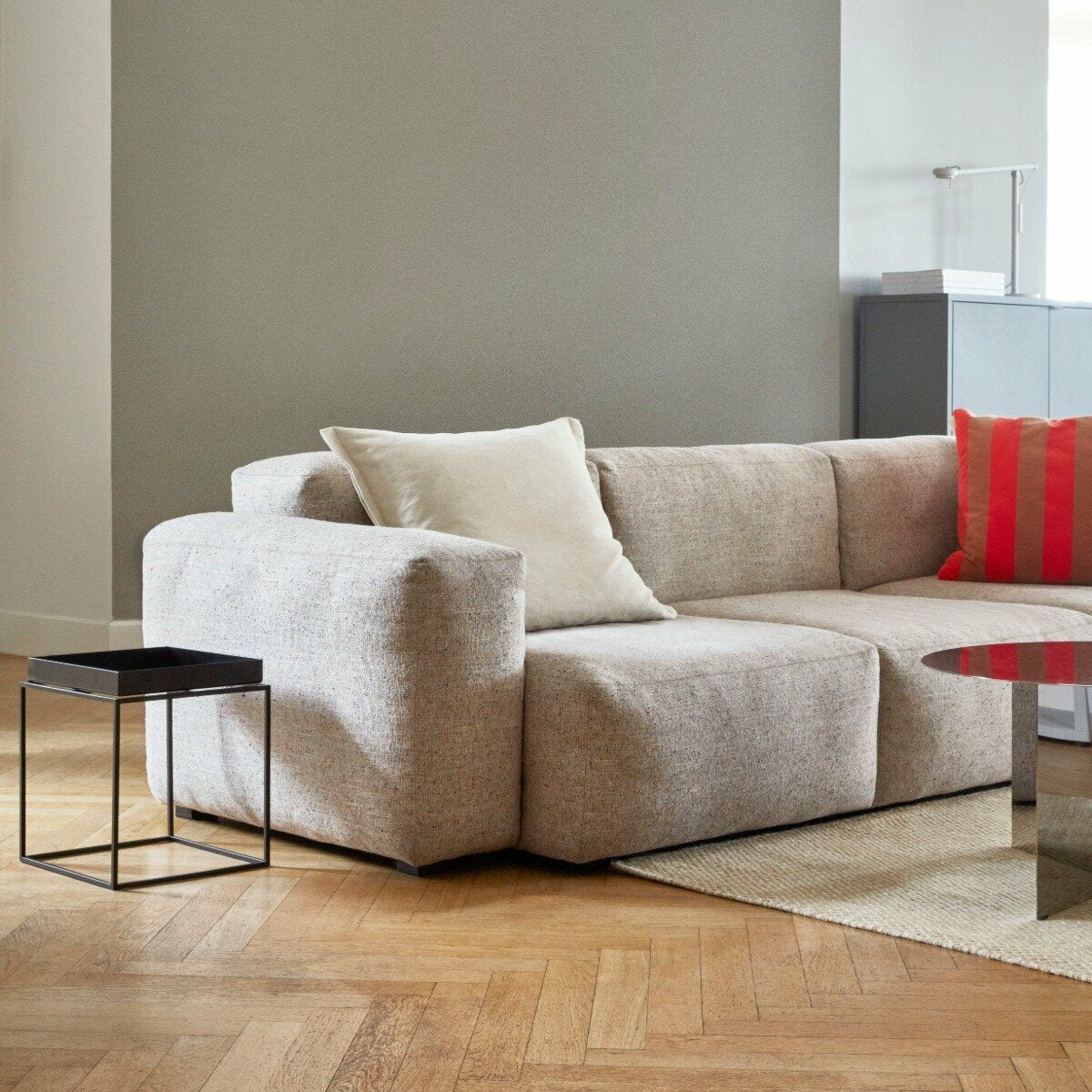 Petite table basse carrée en métal noir 30 x 30 x 34 cm Tray - HAY - The Cool Republic