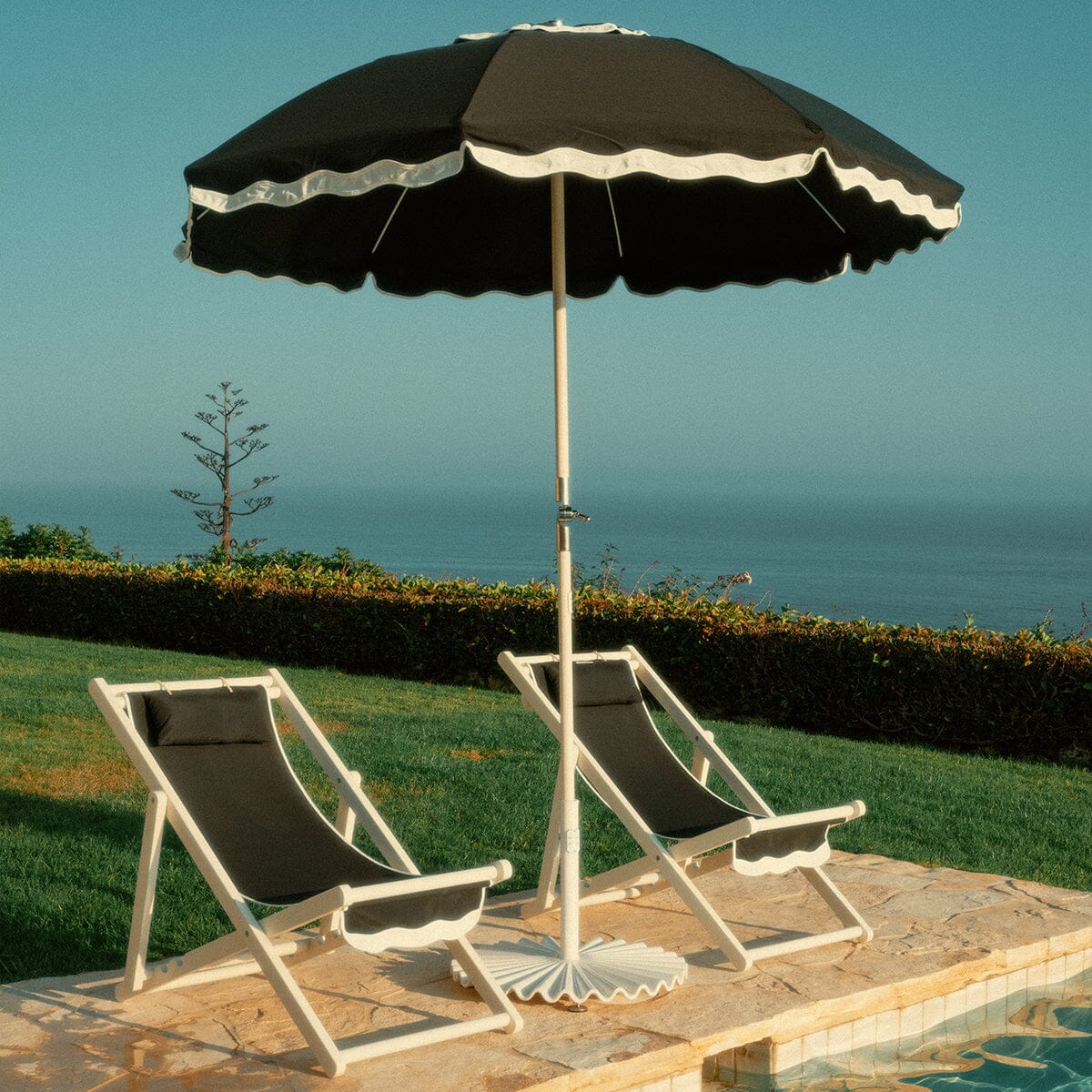 Pied de parasol antique blanc 55ibs - Business & Pleasure - The Cool Republic