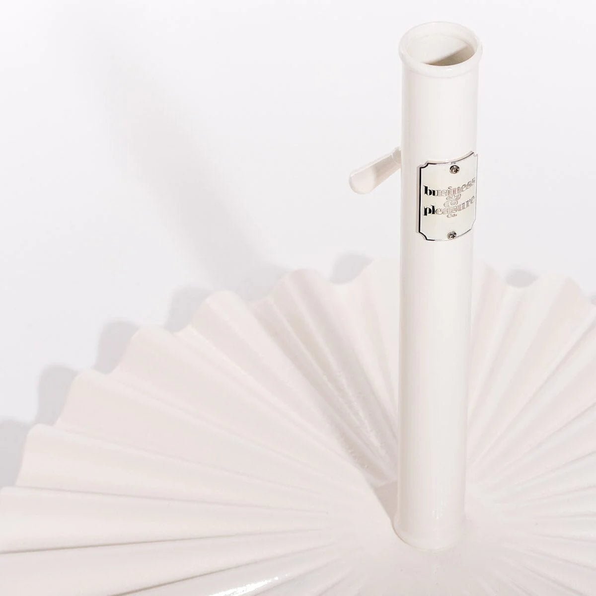 Pied de parasol antique blanc 55ibs - Business & Pleasure - The Cool Republic
