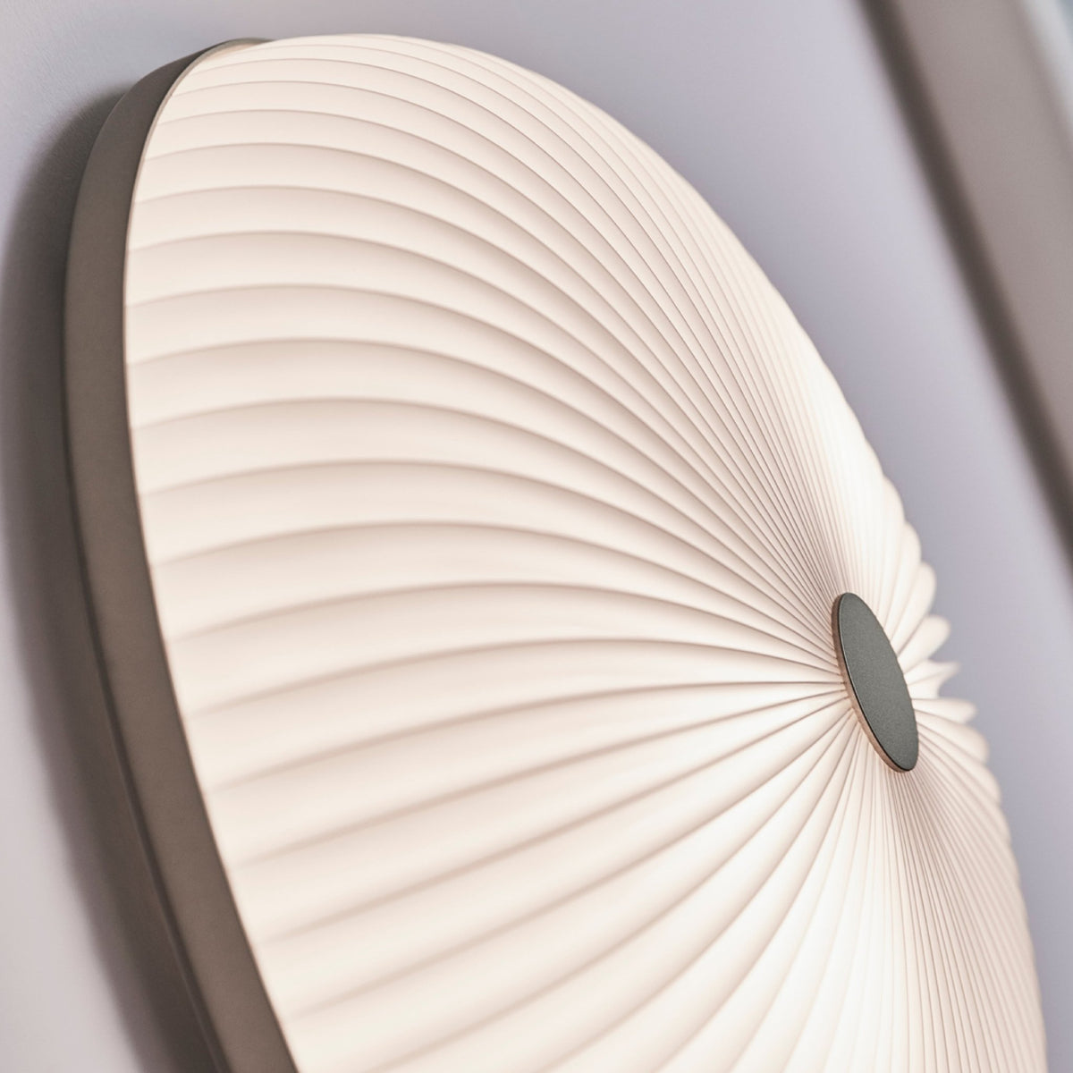Plafonnier doré 35cm Lamella - Le Klint - The Cool Republic