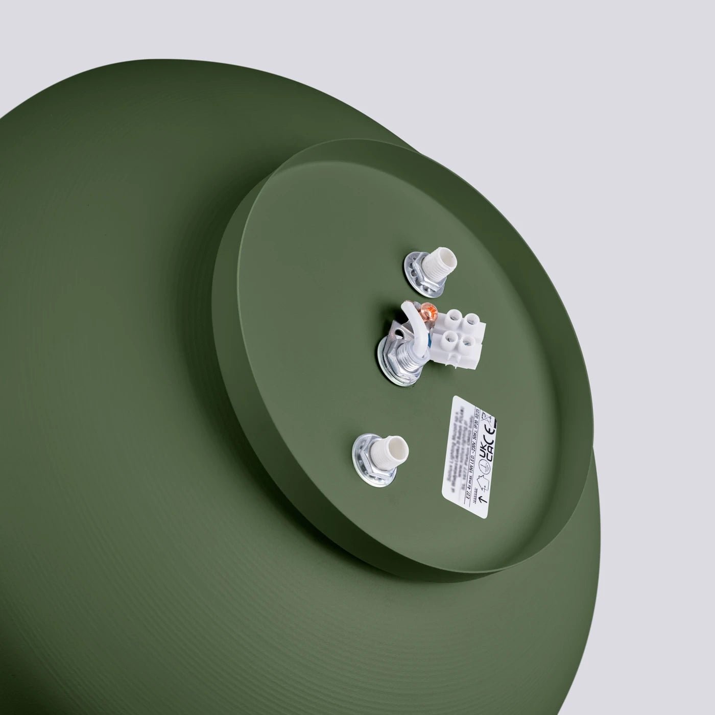 Plafonnier en acier vert olive 30x15cm Omiq - Sollux - The Cool Republic