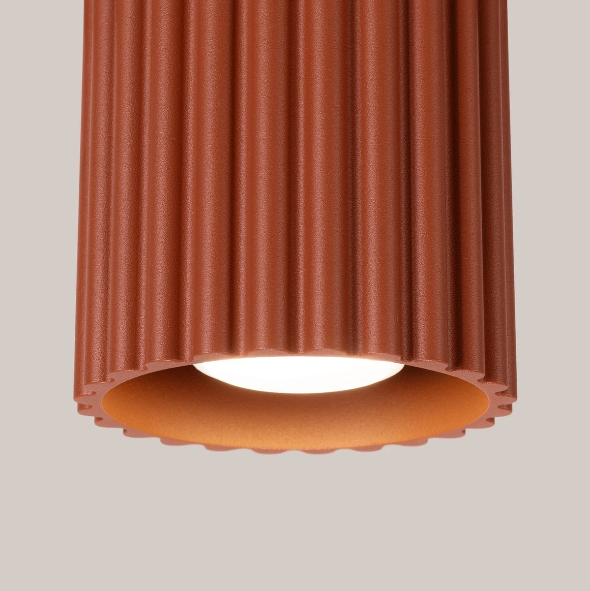 Plafonnier en aluminium rouge ocre 10 cm Aura 1 - Sollux - The Cool Republic