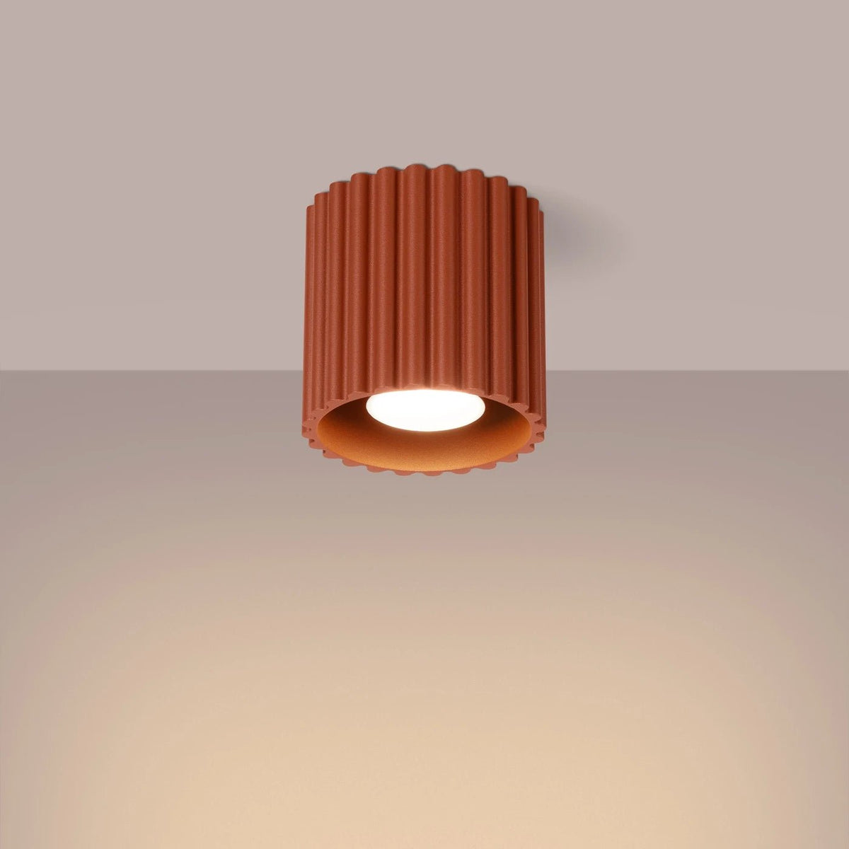 Plafonnier en aluminium rouge ocre 10 cm Aura 1 - Sollux - The Cool Republic
