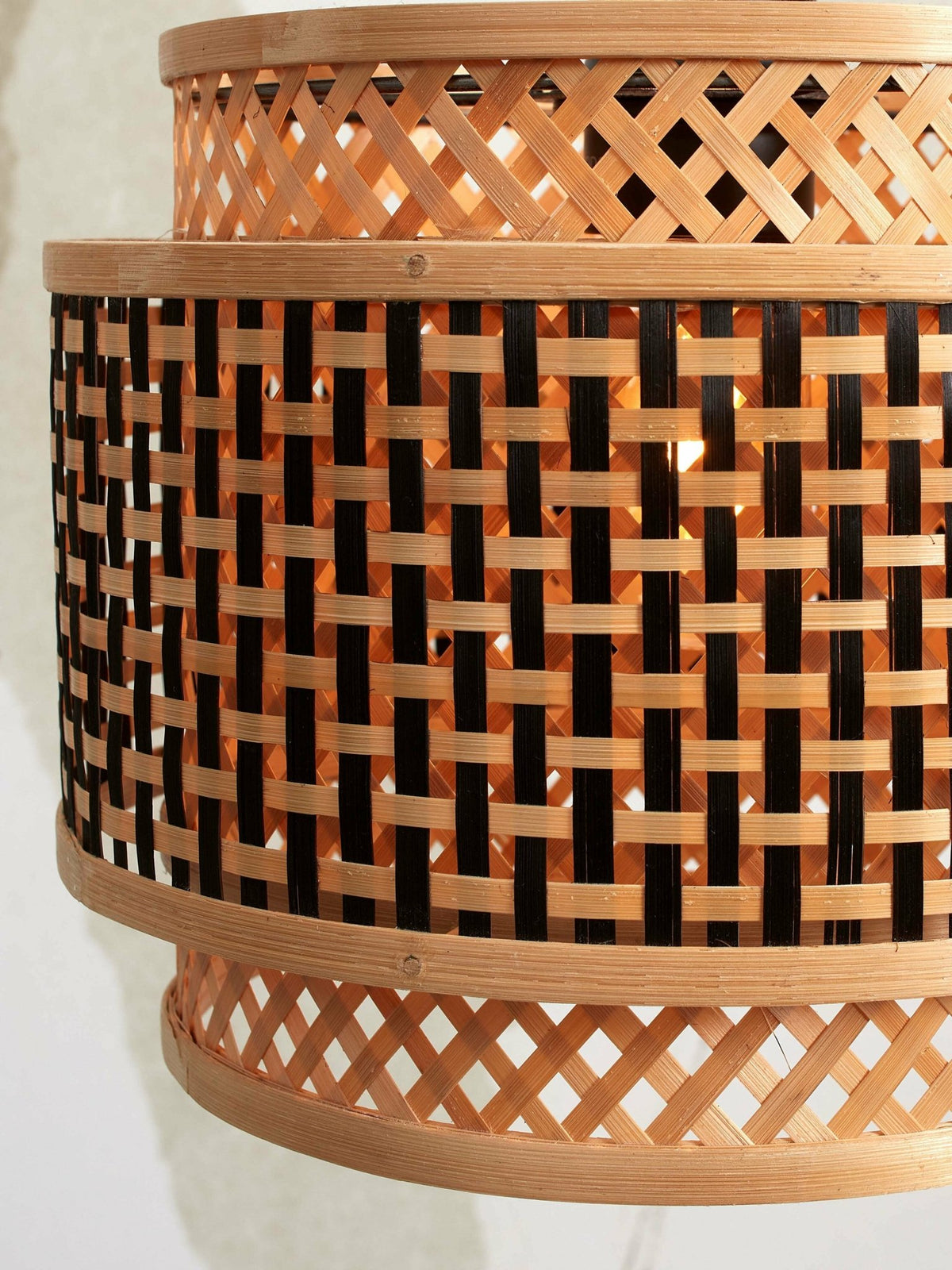 Plafonnier rond en bambou noir et naturel 25x20 cm Bambou - Good & Mojo - The Cool Republic