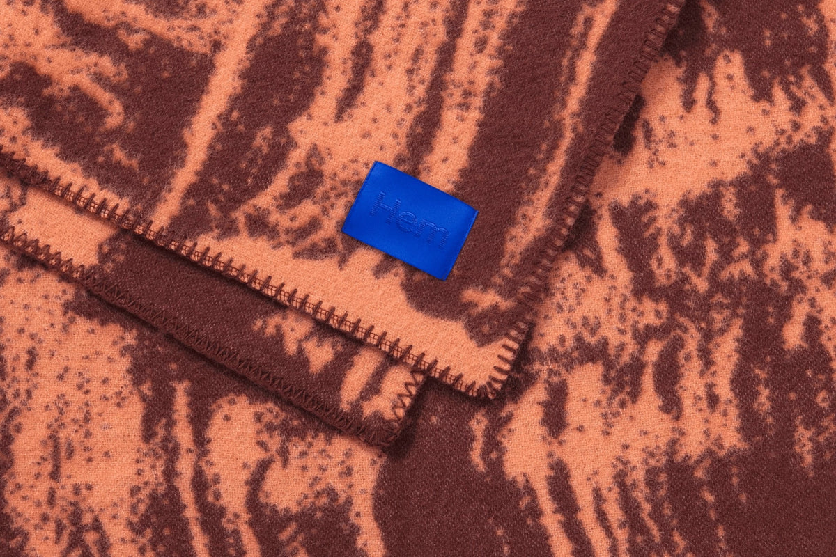 Plaid en laine orange et rust red 180 x 130 cm Glitch Monster - Hem - The Cool Republic