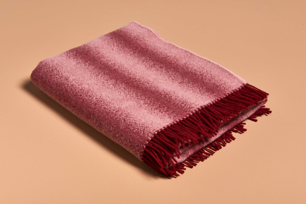 Plaid en laine rayé blush et bourgogne Tide - Schneid Studio - The Cool Republic