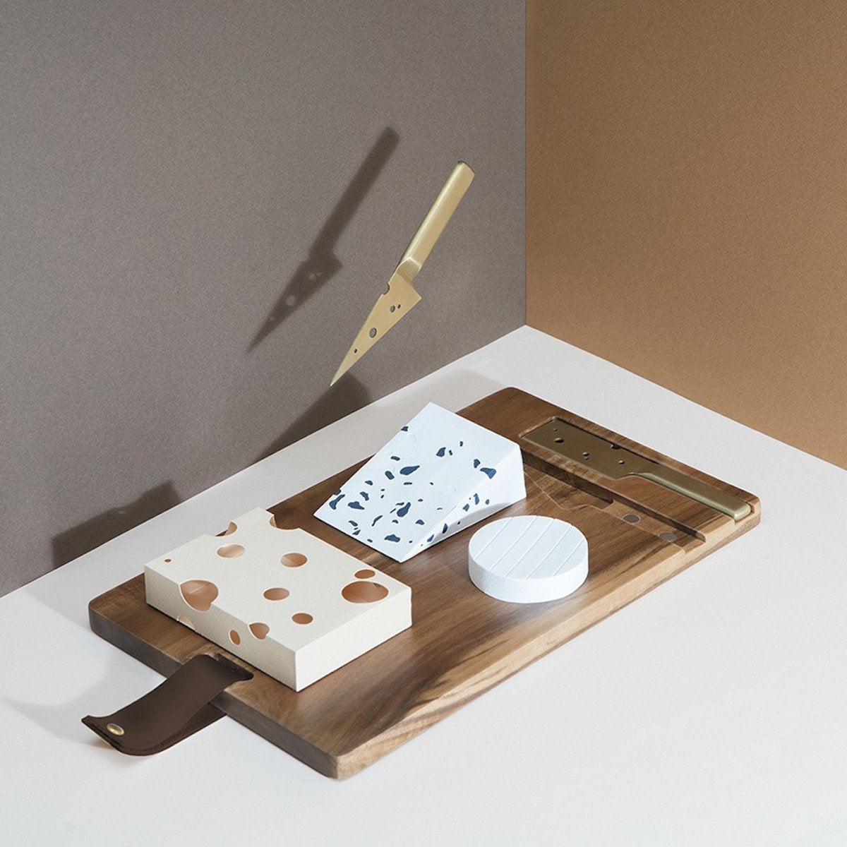 Planche à fromage et couverts dorés Cheese Porn - Doiy - The Cool Republic