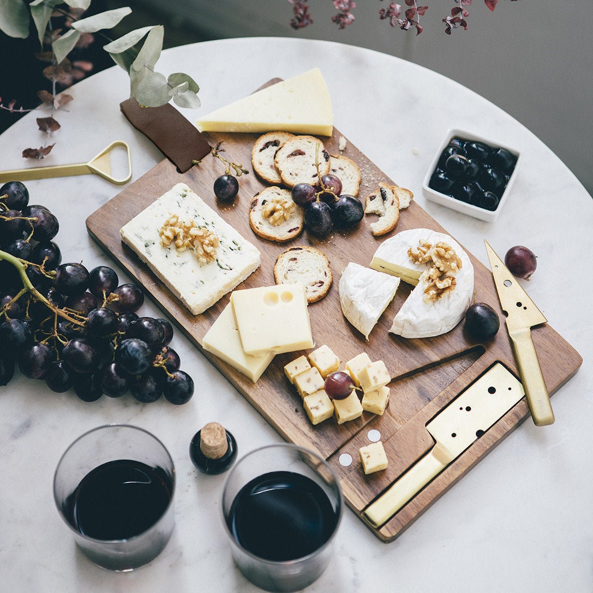 Planche à fromage et couverts dorés Cheese Porn - Doiy - The Cool Republic